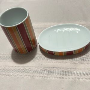 Set of two bathroom accessories